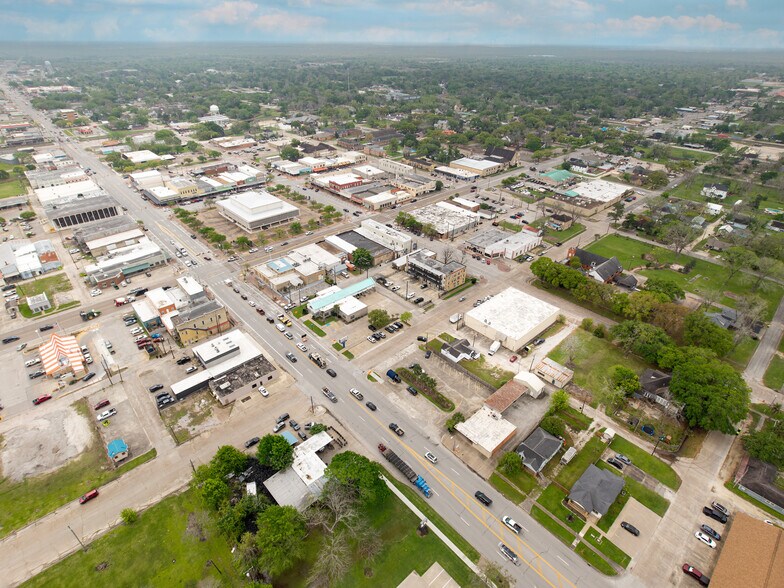 More Photos Of 1521 6th St, Bay City General Retail For Sale