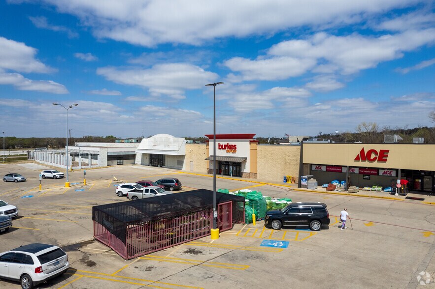 More Photos Of 505-521 N Stewart St, Azle General Retail For Sale