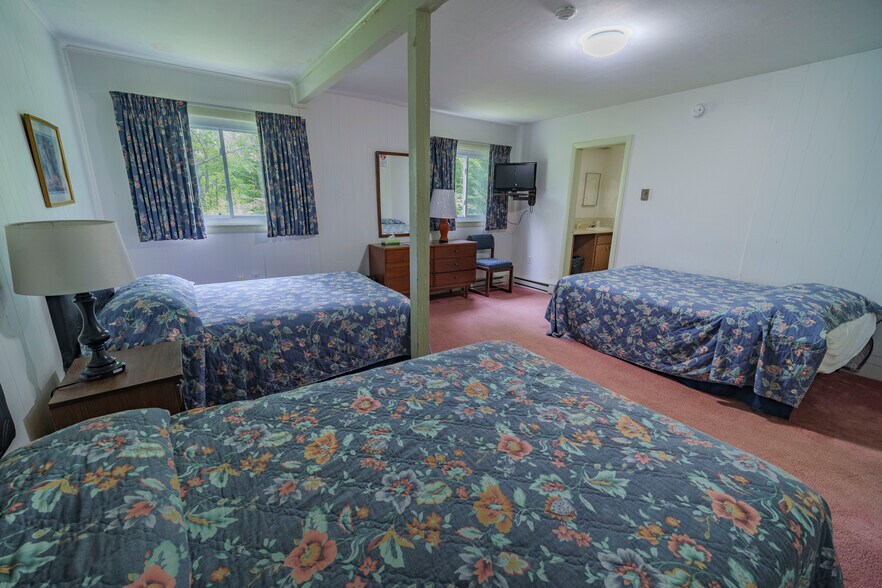 More Photos Of 6 Abroad Rd, West Dover Hotel For Sale