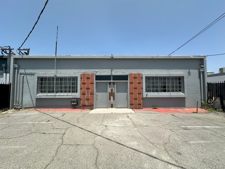 More Photos Of 14737 Arminta St, Panorama City Manufacturing For Lease