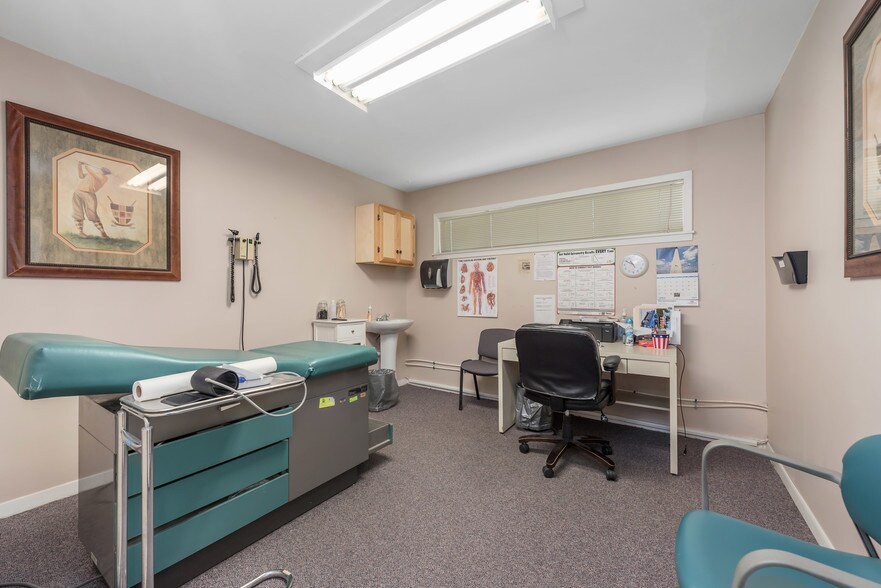 More Photos Of 1507 S College Ave, Bryan Medical For Sale