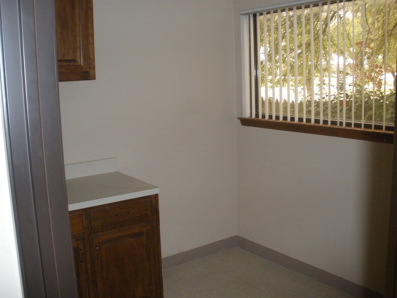 More Photos Of 2231 Peggy Ln, Garland Medical For Sale