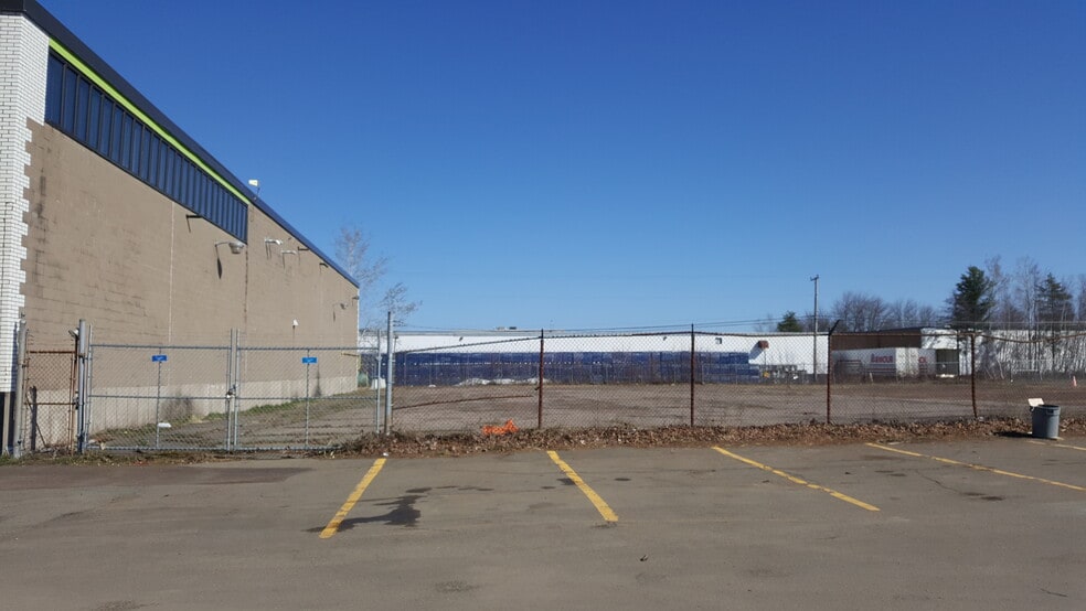 More Photos Of 71 Loftus St, Moncton Warehouse For Lease