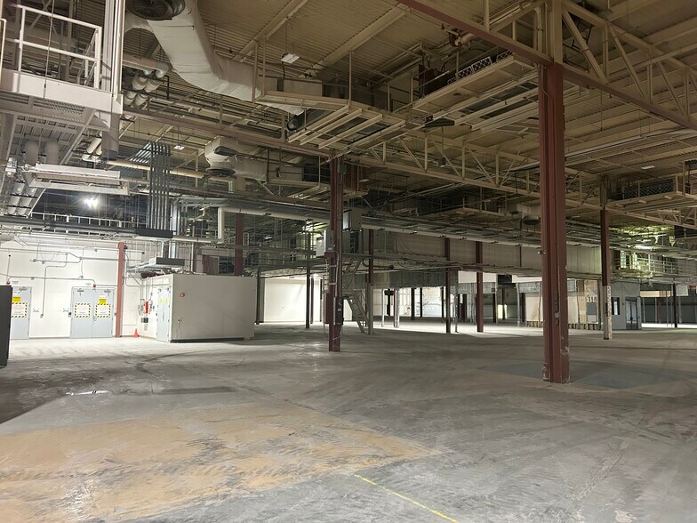 More Photos Of 10321 W Reno Ave, Oklahoma City Manufacturing For Lease