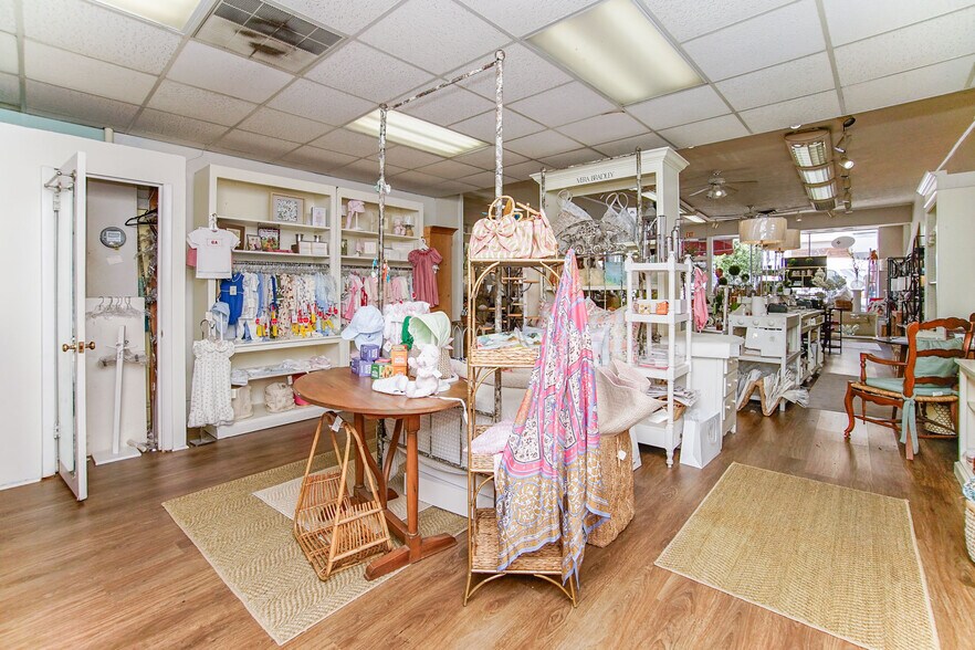 More Photos Of 184 E Clayton St, Athens Restaurant For Lease