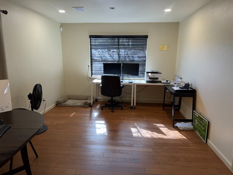 More Photos Of 1030 Canyon Bend Dr, Dripping Springs Light Distribution For Lease