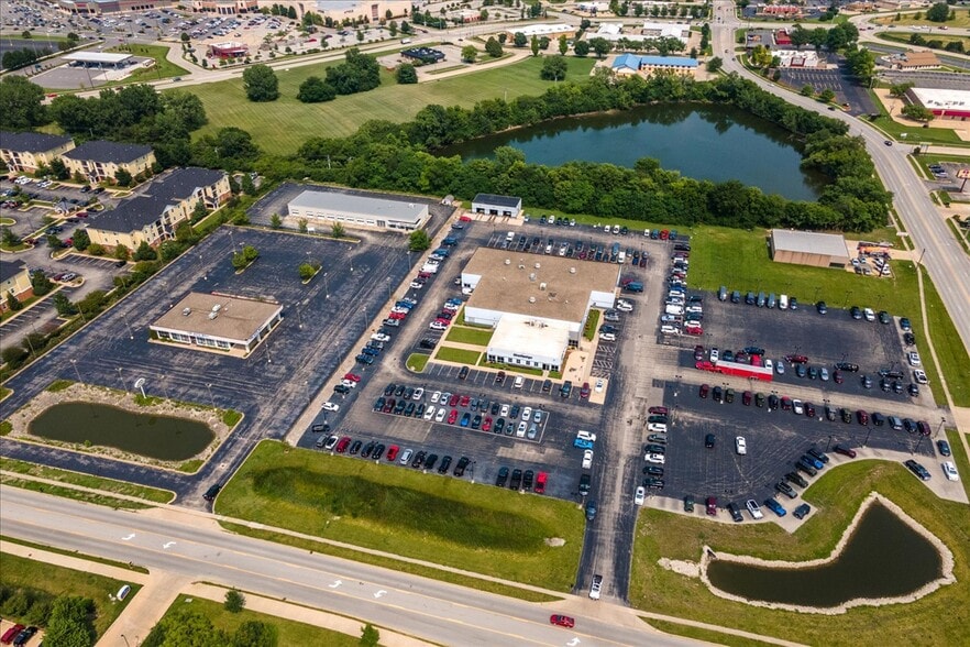 More Photos Of 1910 Moreland Blvd, Champaign Auto Dealership For Sale