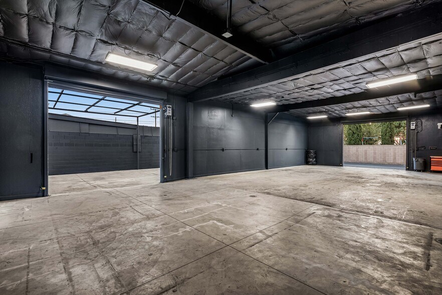 More Photos Of 15131 Illinois Ave, Paramount Warehouse For Sale