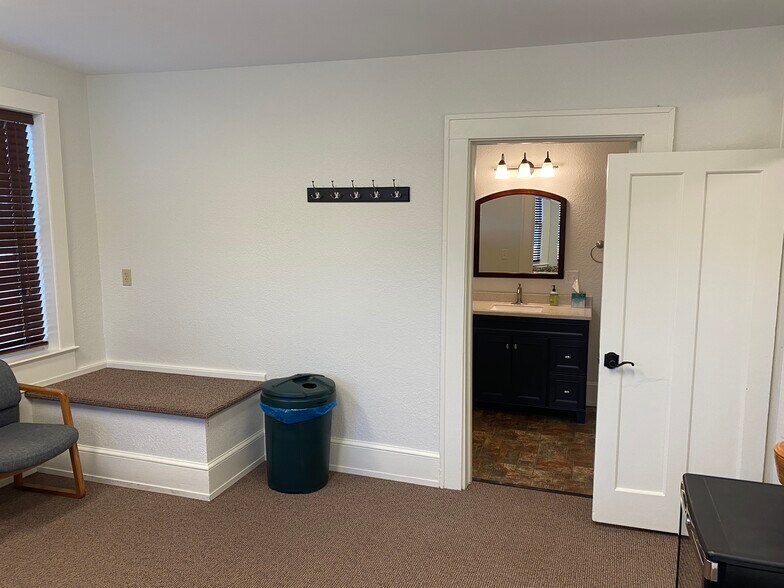 More Photos Of 795 Merrimon Ave, Asheville Freestanding For Lease