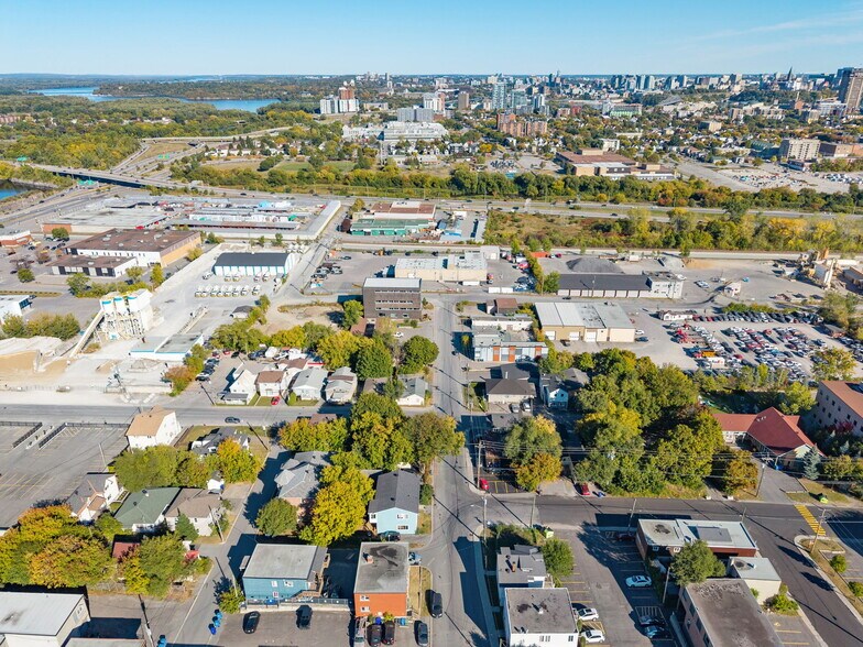 More Photos Of 10 Rue Emile-Bond, Gatineau Light Distribution For Lease