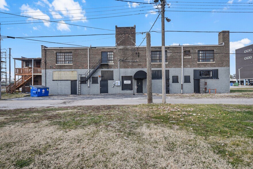 More Photos Of 1908 State St, Granite City Health Club For Sale