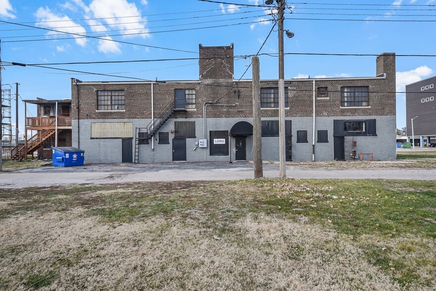More Photos Of 1908 State St, Granite City Health Club For Sale
