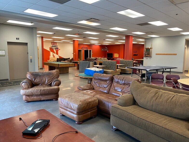 More Photos Of 2551 Dodge St, Omaha Office For Sale