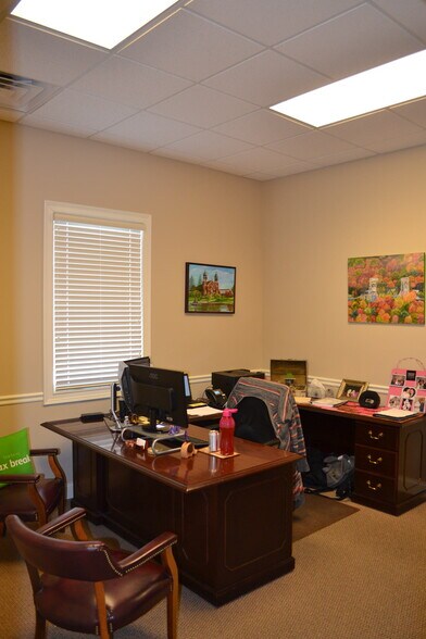More Photos Of 3930 Mezzanine Dr, Lafayette Medical For Lease