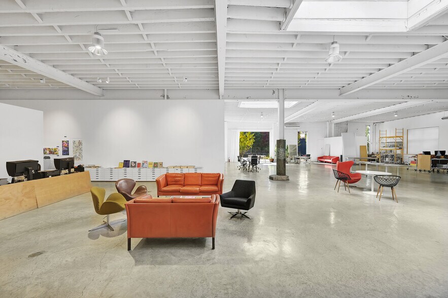 More Photos Of 1624 George St, Ridgewood Warehouse For Sale