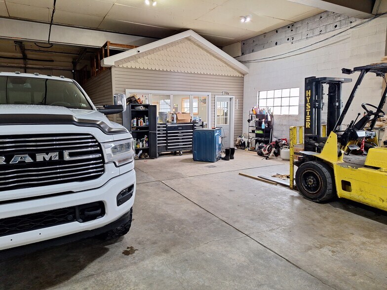 More Photos Of 200 Grand Ave, Clarion Warehouse For Lease