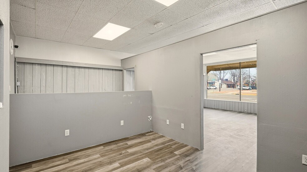 More Photos Of 204 W Beaver Ave, Fort Morgan Showroom For Sale