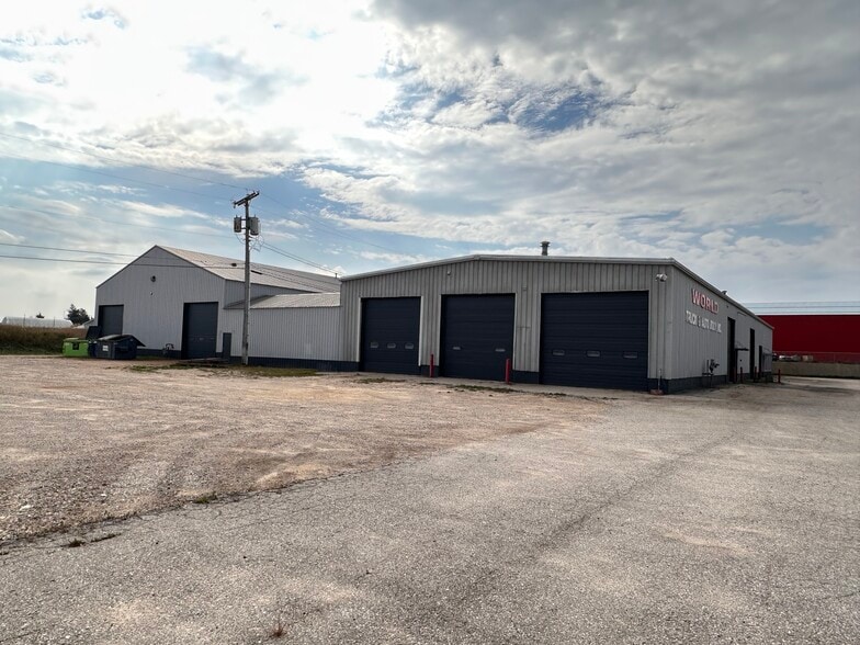 More Photos Of 3945 S Blue Star Dr, Traverse City Service For Lease