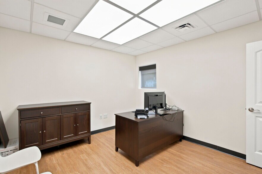 More Photos Of 816 S Mount Olive St, Siloam Springs Medical For Sale