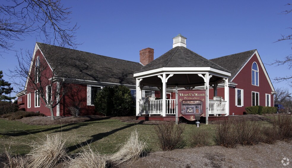 More Photos Of 9 West Rd, Orleans Unknown For Lease