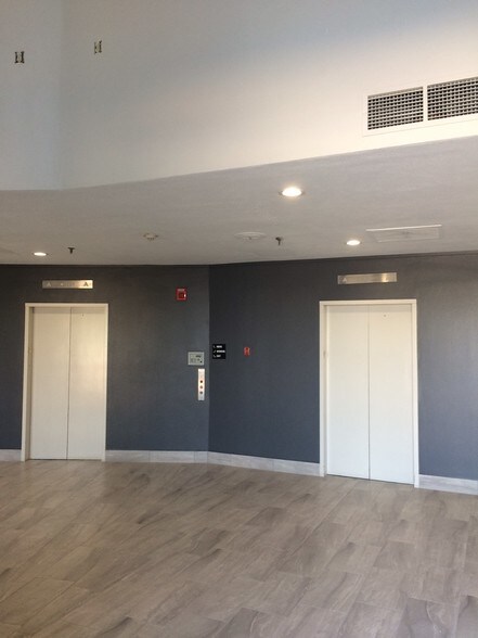 More Photos Of 1800 Teague Dr, Sherman Office For Lease