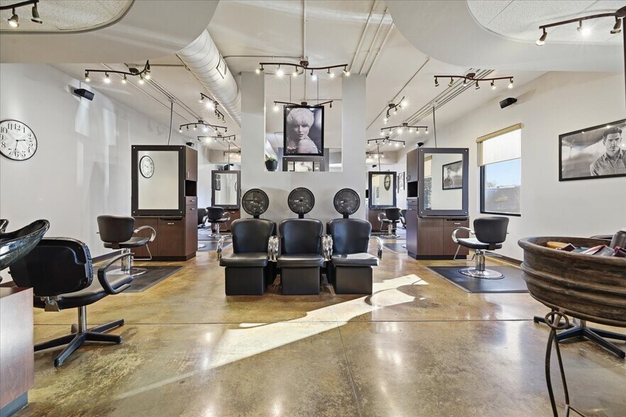 More Photos Of 1860 Madison Ave, Council Bluffs Office For Sale