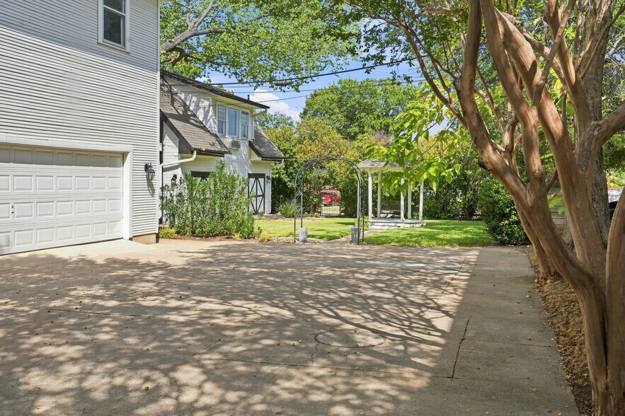 More Photos Of 1417 8th Ave, Fort Worth Hospitality For Sale