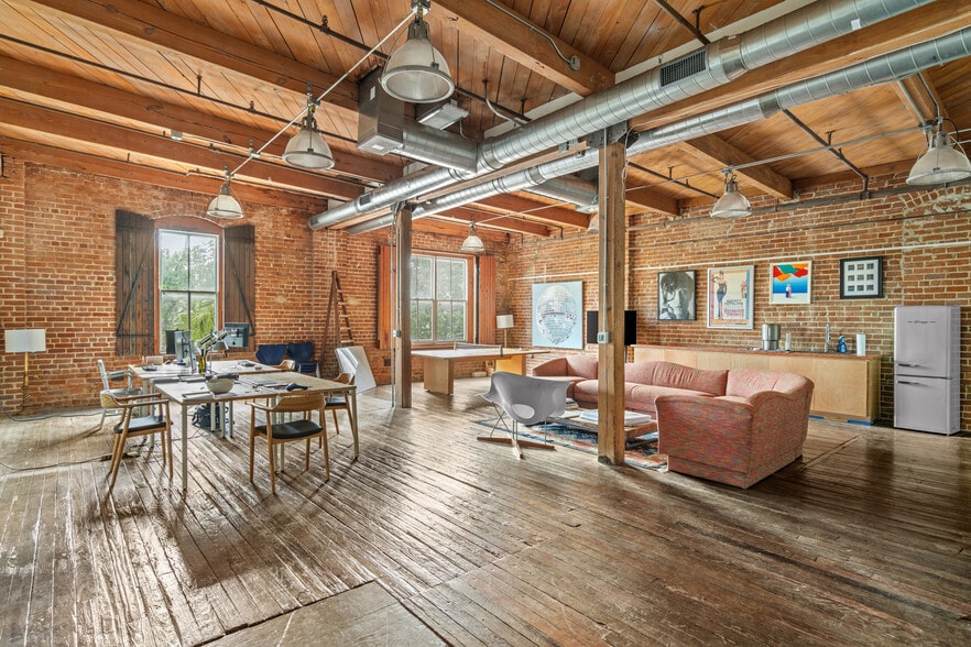 More Photos Of 1113 Vine St, Houston Loft Creative Space For Lease