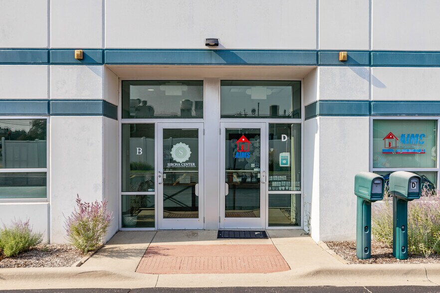 More Photos Of 2005 Bloomingdale Rd, Glendale Heights Office For Sale