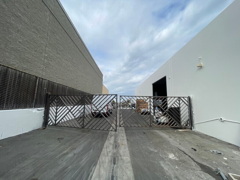 More Photos Of 2659-2661 Junipero Ave, Signal Hill Warehouse For Lease