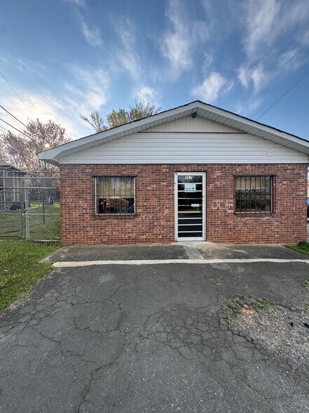 Primary Photo Of 567 Wilson St S, Rock Hill General Retail For Lease