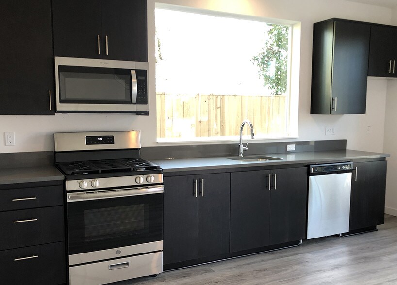 More Photos Of 7025-7045 N Mohawk Ave, Portland Multifamily For Sale