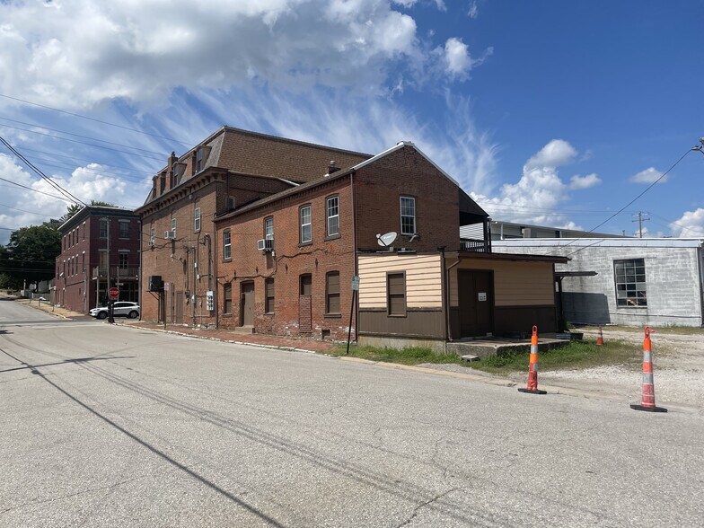 More Photos Of 900 N 2nd St, Saint Charles Storefront Retail Residential For Sale