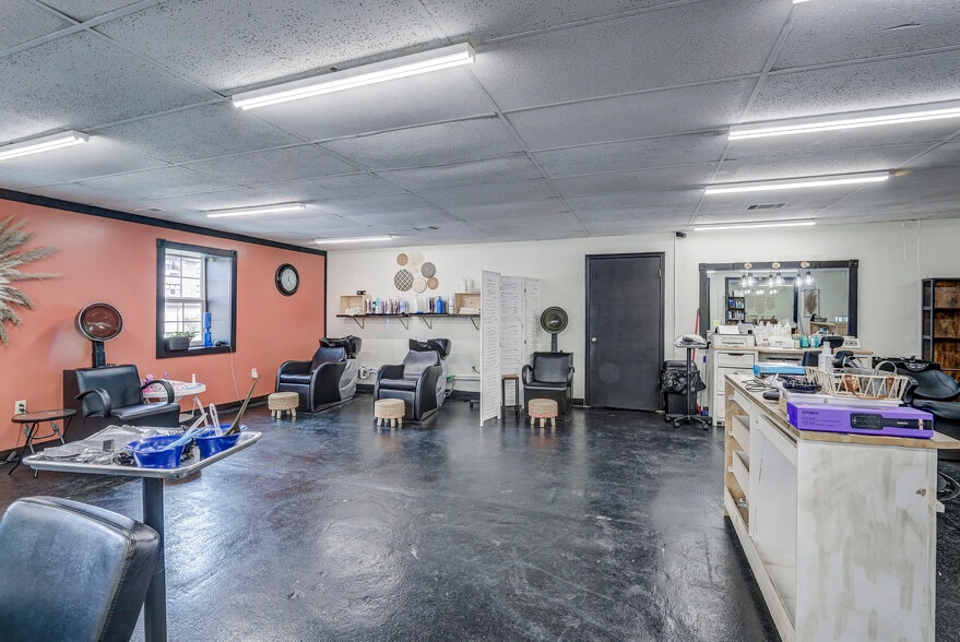 More Photos Of 707 E Elk Ave, Elizabethton Storefront Retail Office For Sale