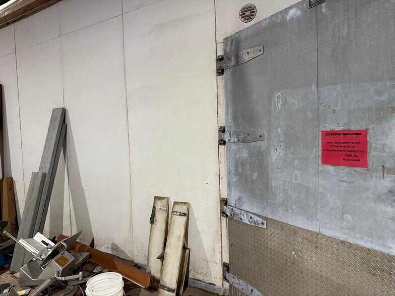 More Photos Of 479 Ferguson Rd, Dunbar Refrigeration Cold Storage For Sale