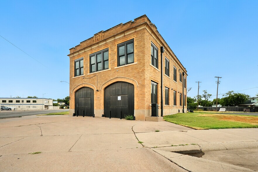 Primary Photo Of 441 Butternut St, Abilene Office For Sale