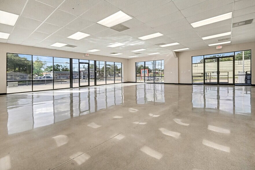 More Photos Of 110 N Walker St, Angleton Warehouse For Lease