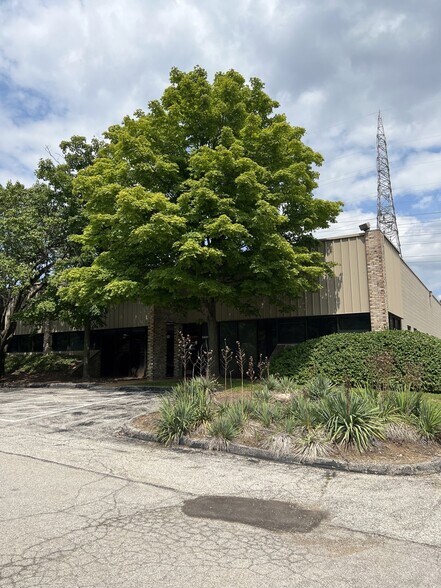 More Photos Of 9461-9575 Dielman Rock Island Dr, Olivette Flex For Lease