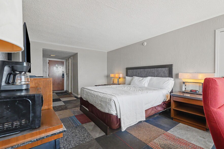 More Photos Of 1415 S Ocean Blvd, North Myrtle Beach Hotel For Sale