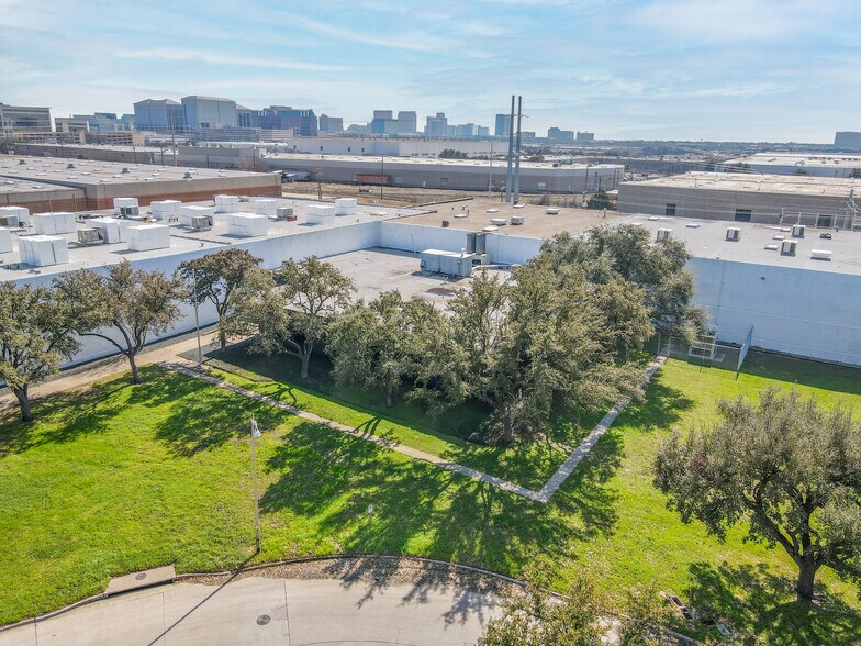 More Photos Of 4404 S Beltwood Pky, Dallas Warehouse For Lease