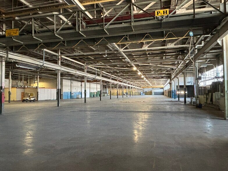 More Photos Of 2221 Niagara Falls Blvd, Wheatfield Township Warehouse For Lease