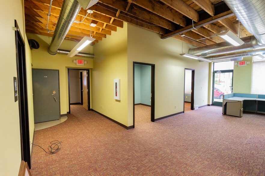 More Photos Of 1213 Center St, Lansing Medical For Sale