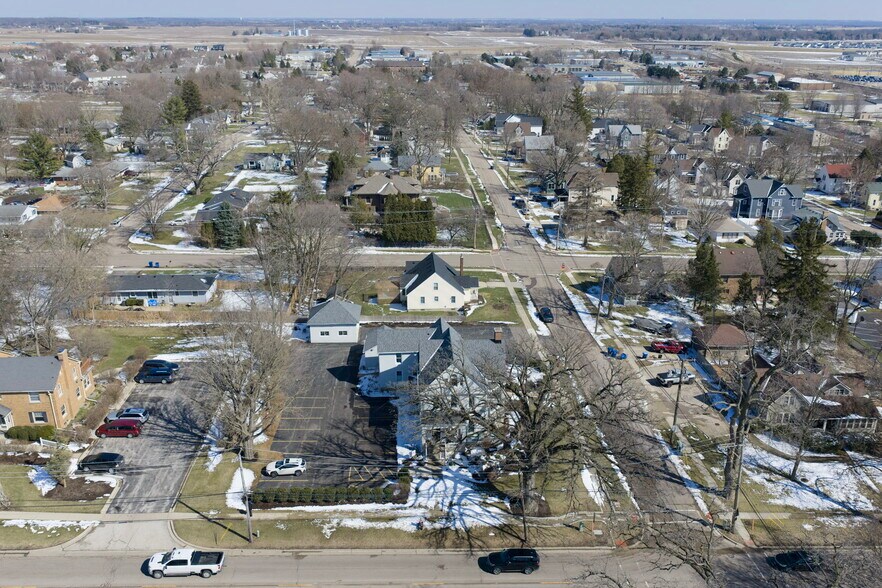 More Photos Of 303 N Main St, Elburn General Retail For Sale
