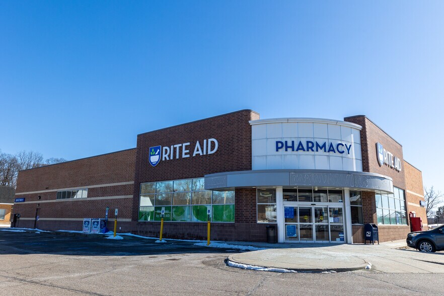 More Photos Of 431 W Lincoln Ave, Ionia Drugstore For Sale