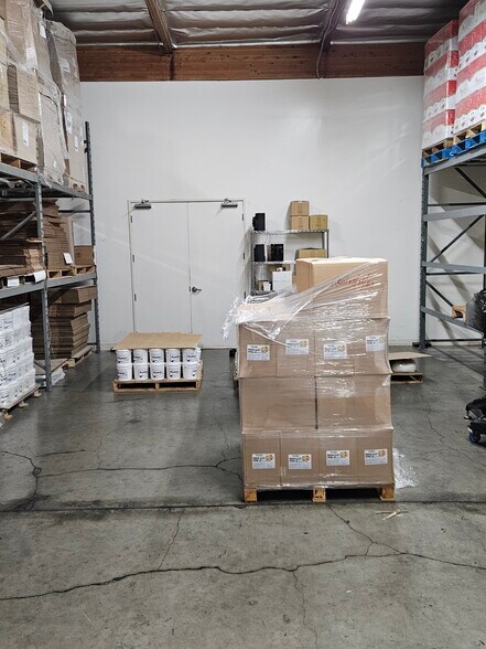 More Photos Of 19521 Business Center Dr, Northridge Warehouse For Lease