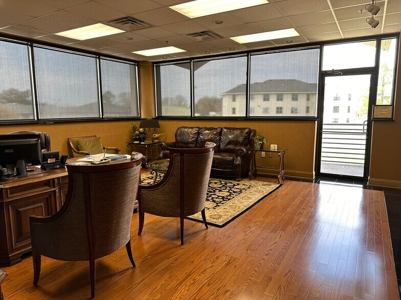 More Photos Of 4750 Sherwood Common Blvd, Baton Rouge Office For Lease