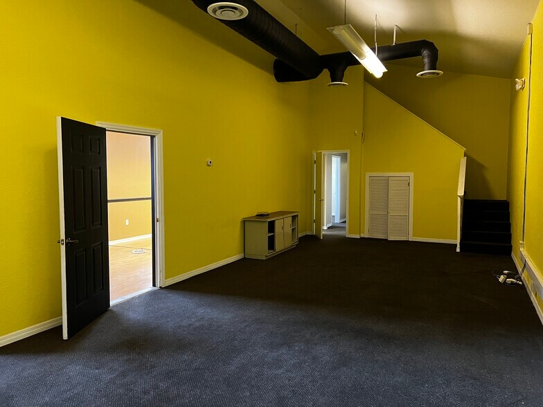 More Photos Of 1001 State Route 590, Oldsmar Warehouse For Lease