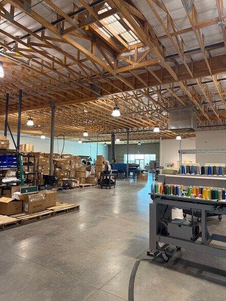 More Photos Of 7421 S 89th Pl, Mesa Showroom For Lease