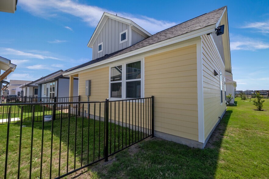 More Photos Of 2127 Hofstaat, New Braunfels Hospitality For Sale