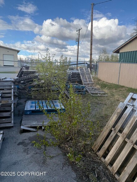 More Photos Of 651 N Shoreline Dr, Wasilla Showroom For Sale